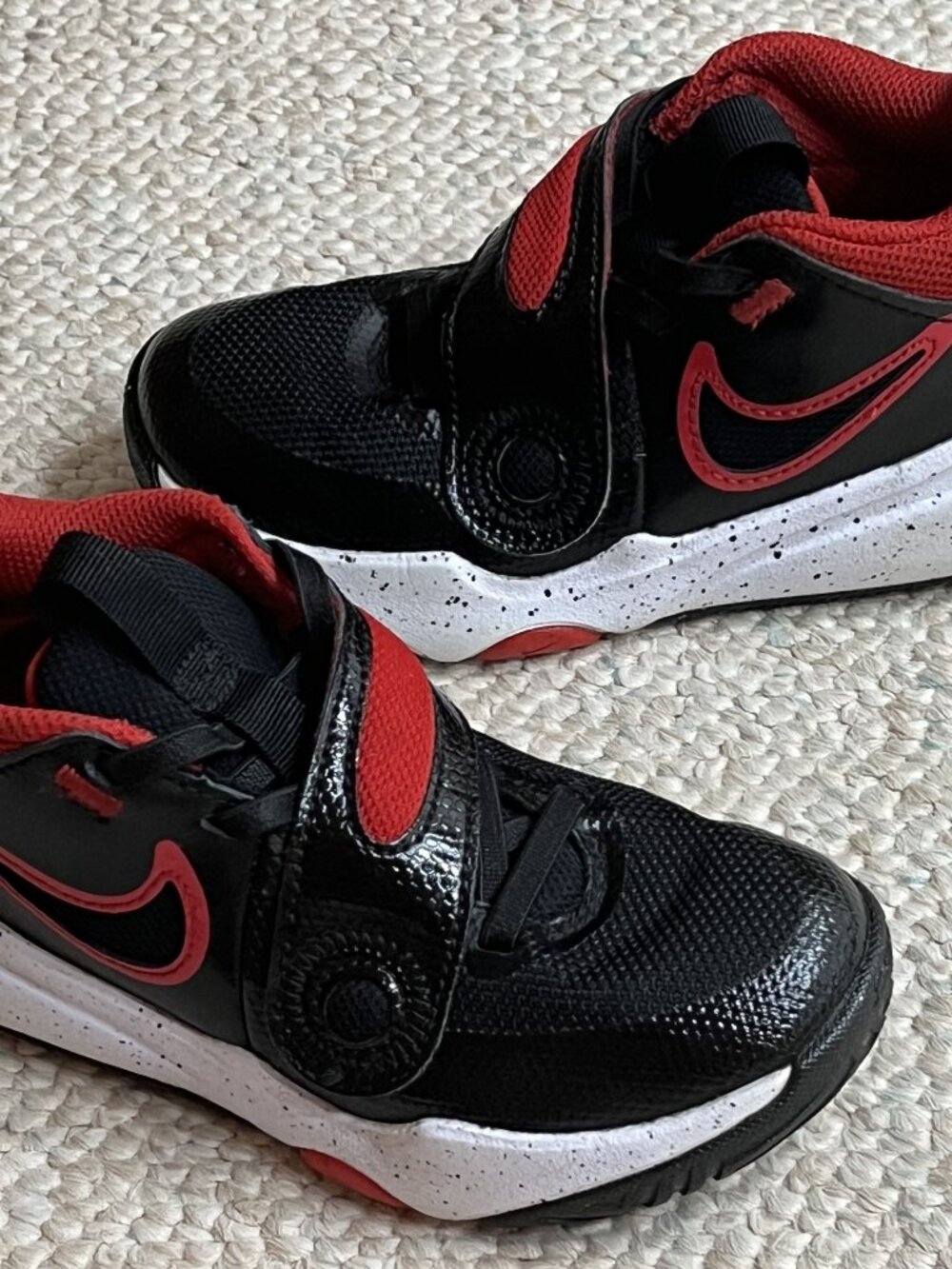 Nike Team Hustle Boy's Size 11C Child Black Red Sneakers Shoes DV8994-003